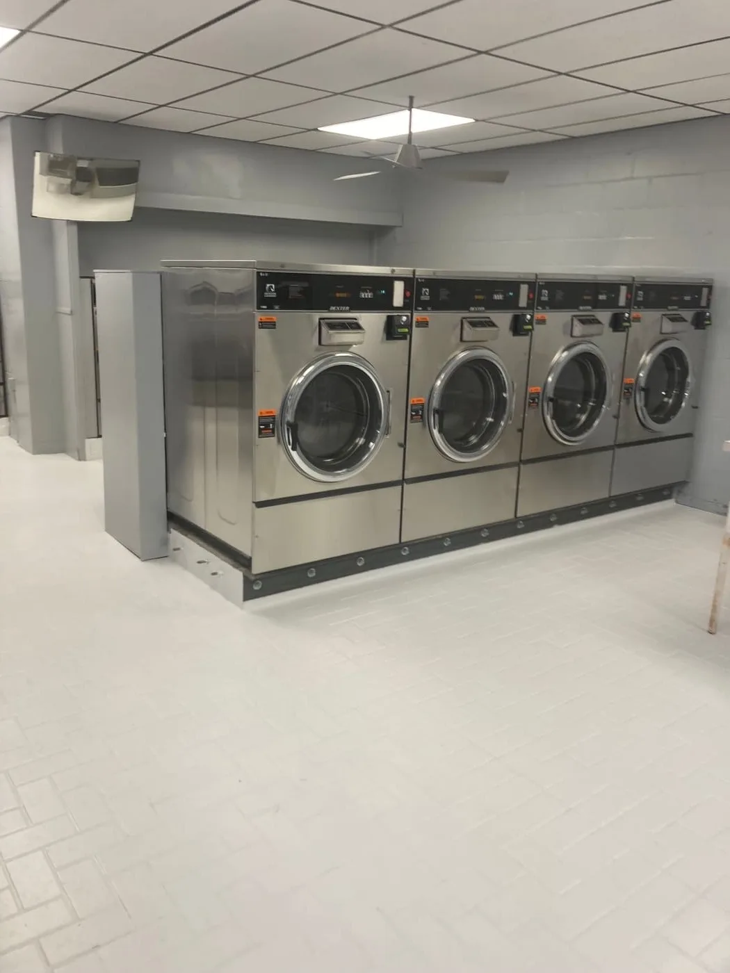 Top Wash Laundromats & Wash and fold photo 5