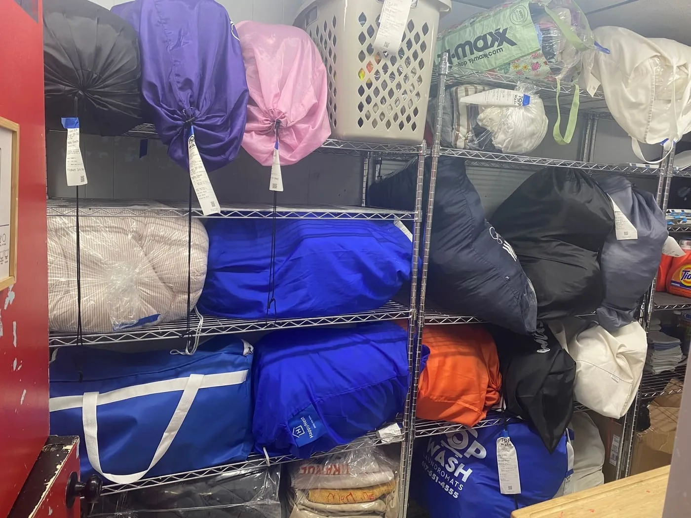Top Wash Laundromats & Wash and fold photo 7